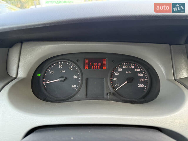 Белый Рено Трафик, объемом двигателя 1.9 л и пробегом 217 тыс. км за 7999 $, фото 63 на Automoto.ua