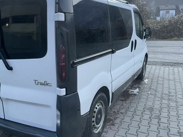 Білий Рено Трафік, об'ємом двигуна 1.9 л та пробігом 375 тис. км за 8000 $, фото 5 на Automoto.ua