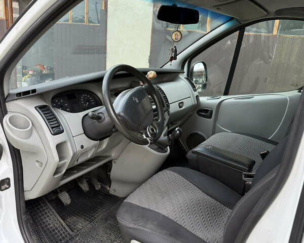 Белый Рено Трафик, объемом двигателя 1.9 л и пробегом 286 тыс. км за 6800 $, фото 7 на Automoto.ua