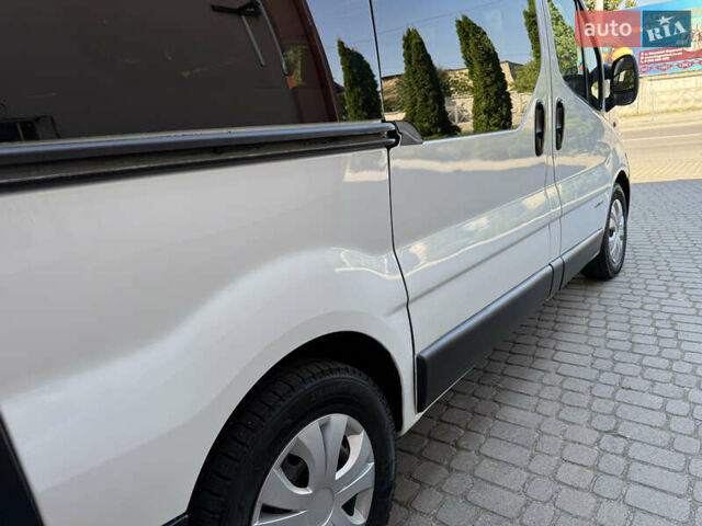 Белый Рено Трафик, объемом двигателя 1.9 л и пробегом 300 тыс. км за 7950 $, фото 28 на Automoto.ua