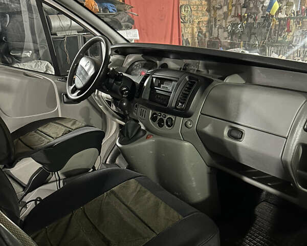 Білий Рено Трафік, об'ємом двигуна 2.5 л та пробігом 382 тис. км за 6500 $, фото 6 на Automoto.ua