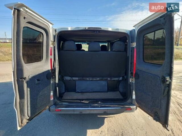 Рено Трафик 2006 в Изюме на Automoto.ua Белый Рено Трафик, объемом двигателя 2 л и пробегом 317 тыс. км за 9950 $, фото 11 на Automoto.ua