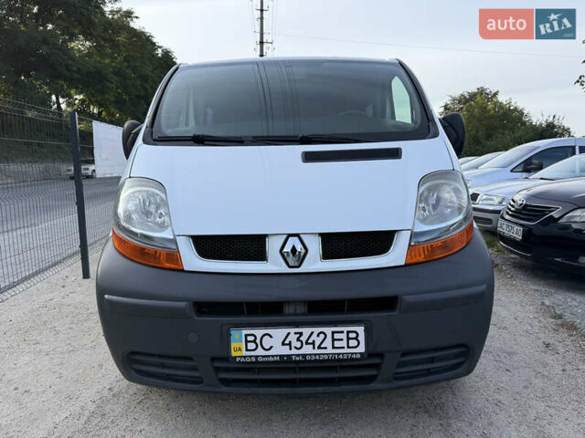 Белый Рено Трафик, объемом двигателя 1.9 л и пробегом 217 тыс. км за 7999 $, фото 4 на Automoto.ua