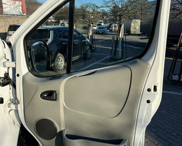 Білий Рено Трафік, об'ємом двигуна 2 л та пробігом 246 тис. км за 8299 $, фото 16 на Automoto.ua