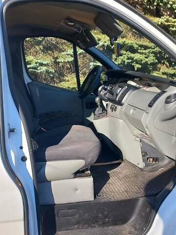 Белый Рено Трафик, объемом двигателя 2 л и пробегом 220 тыс. км за 7200 $, фото 11 на Automoto.ua