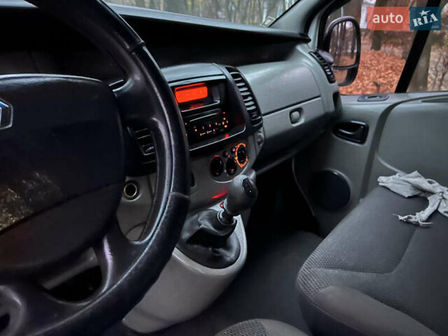 Белый Рено Трафик, объемом двигателя 2 л и пробегом 400 тыс. км за 9200 $, фото 16 на Automoto.ua