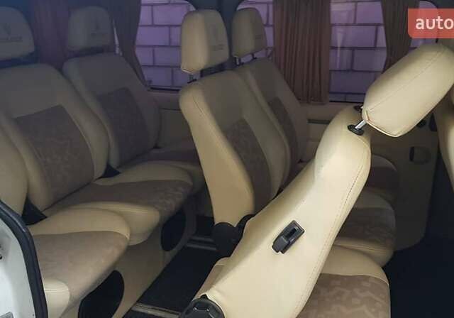 Белый Рено Трафик, объемом двигателя 2 л и пробегом 470 тыс. км за 10499 $, фото 1 на Automoto.ua