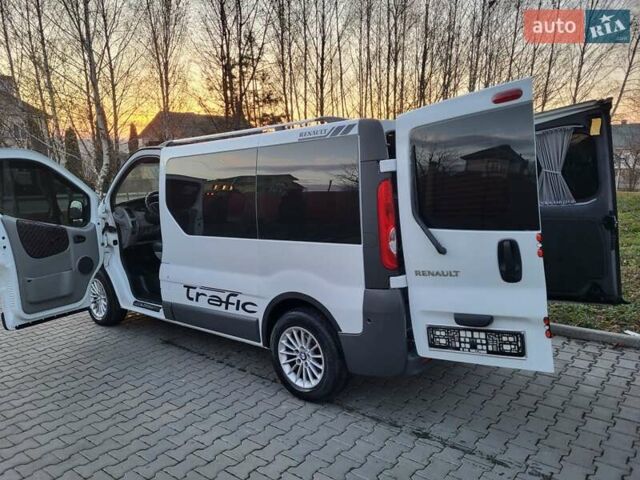 Белый Рено Трафик, объемом двигателя 2 л и пробегом 261 тыс. км за 8999 $, фото 43 на Automoto.ua