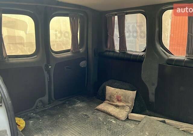 Белый Рено Трафик, объемом двигателя 2 л и пробегом 250 тыс. км за 5500 $, фото 2 на Automoto.ua