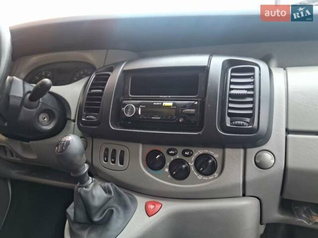 Белый Рено Трафик, объемом двигателя 2 л и пробегом 221 тыс. км за 8600 $, фото 26 на Automoto.ua