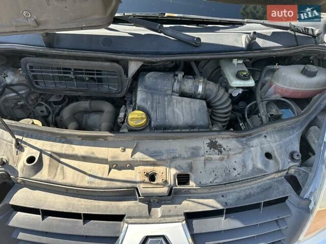 Белый Рено Трафик, объемом двигателя 2 л и пробегом 360 тыс. км за 7000 $, фото 12 на Automoto.ua