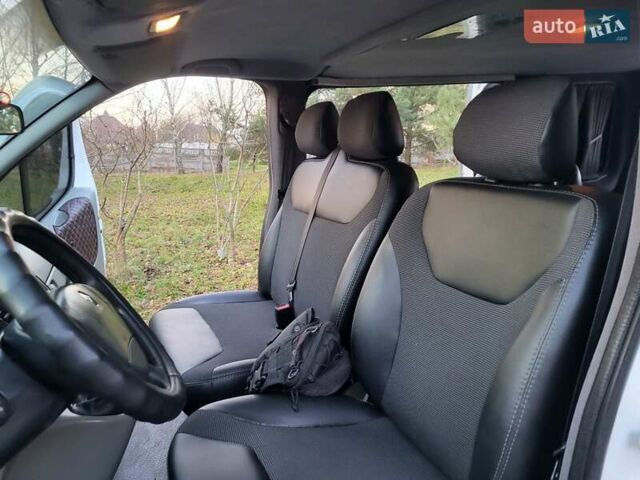 Белый Рено Трафик, объемом двигателя 2 л и пробегом 261 тыс. км за 8999 $, фото 58 на Automoto.ua