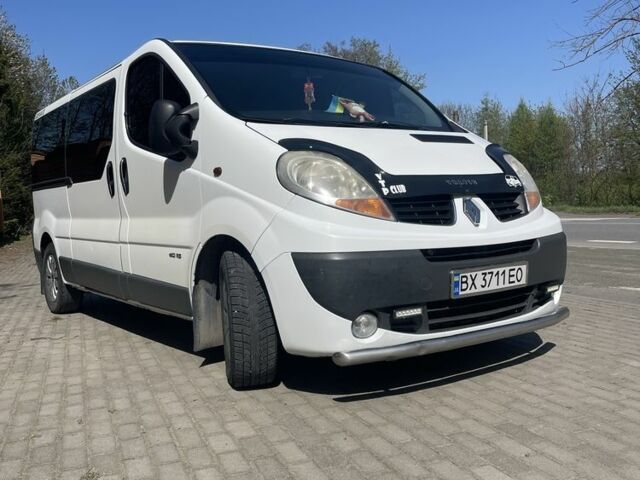 Белый Рено Трафик, объемом двигателя 2 л и пробегом 352 тыс. км за 9300 $, фото 1 на Automoto.ua