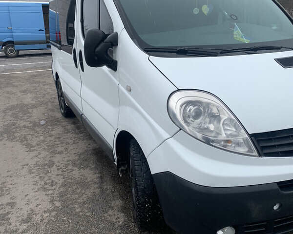 Білий Рено Трафік, об'ємом двигуна 2 л та пробігом 750 тис. км за 9000 $, фото 4 на Automoto.ua