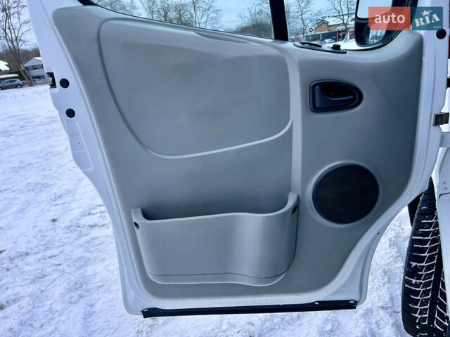 Белый Рено Трафик, объемом двигателя 2 л и пробегом 274 тыс. км за 7499 $, фото 16 на Automoto.ua