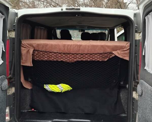 Белый Рено Трафик, объемом двигателя 2 л и пробегом 300 тыс. км за 8000 $, фото 4 на Automoto.ua