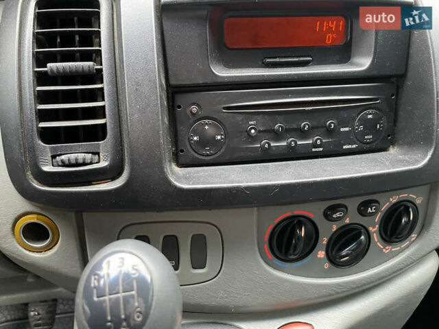 Белый Рено Трафик, объемом двигателя 1.9 л и пробегом 327 тыс. км за 8450 $, фото 8 на Automoto.ua