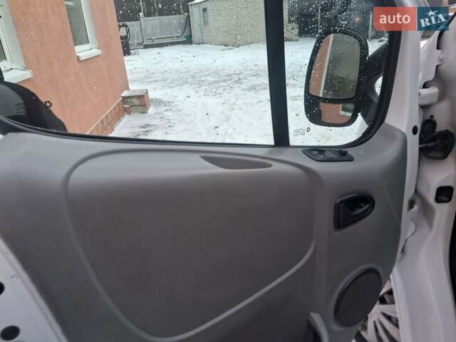 Белый Рено Трафик, объемом двигателя 2 л и пробегом 221 тыс. км за 8600 $, фото 34 на Automoto.ua