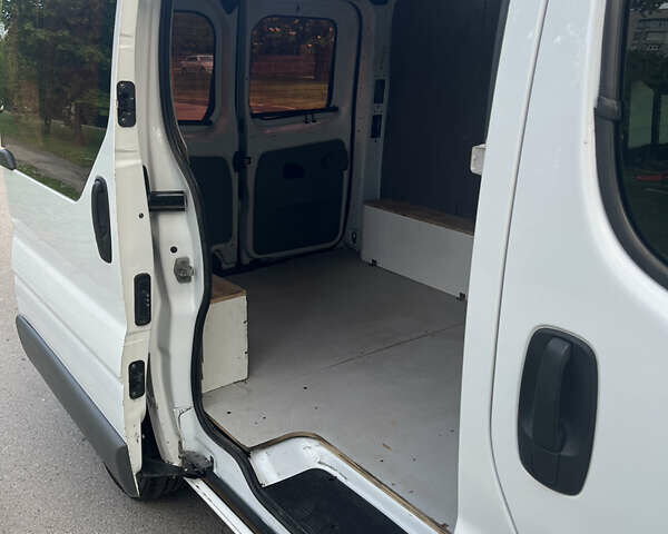 Білий Рено Трафік, об'ємом двигуна 2.46 л та пробігом 347 тис. км за 9000 $, фото 5 на Automoto.ua