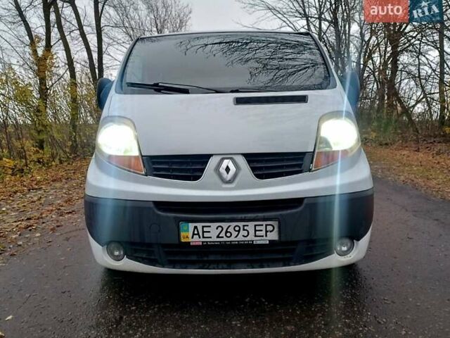 Білий Рено Трафік, об'ємом двигуна 2 л та пробігом 380 тис. км за 8800 $, фото 1 на Automoto.ua