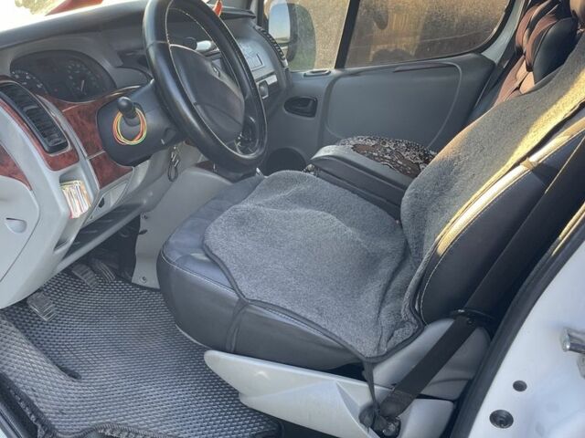 Белый Рено Трафик, объемом двигателя 2 л и пробегом 352 тыс. км за 9300 $, фото 7 на Automoto.ua