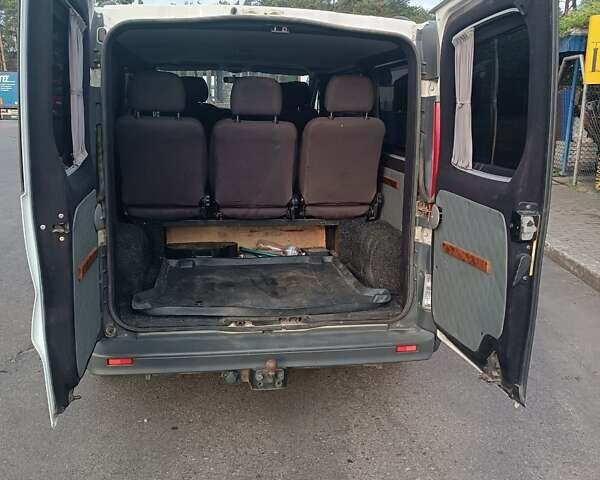Белый Рено Трафик, объемом двигателя 2 л и пробегом 400 тыс. км за 8900 $, фото 5 на Automoto.ua