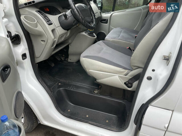 Белый Рено Трафик, объемом двигателя 1.9 л и пробегом 327 тыс. км за 8450 $, фото 9 на Automoto.ua