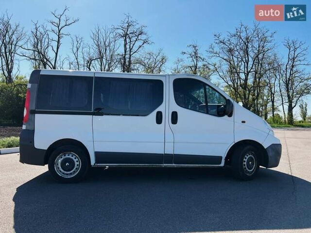 Белый Рено Трафик, объемом двигателя 2 л и пробегом 471 тыс. км за 8350 $, фото 7 на Automoto.ua