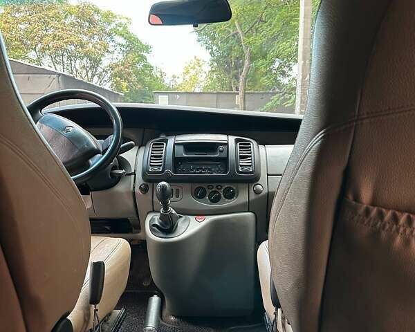 Білий Рено Трафік, об'ємом двигуна 2 л та пробігом 318 тис. км за 7400 $, фото 10 на Automoto.ua