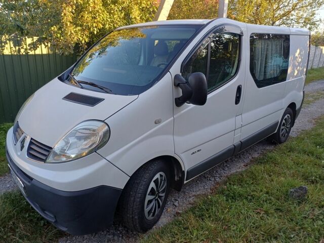 Белый Рено Трафик, объемом двигателя 2 л и пробегом 300 тыс. км за 8000 $, фото 1 на Automoto.ua