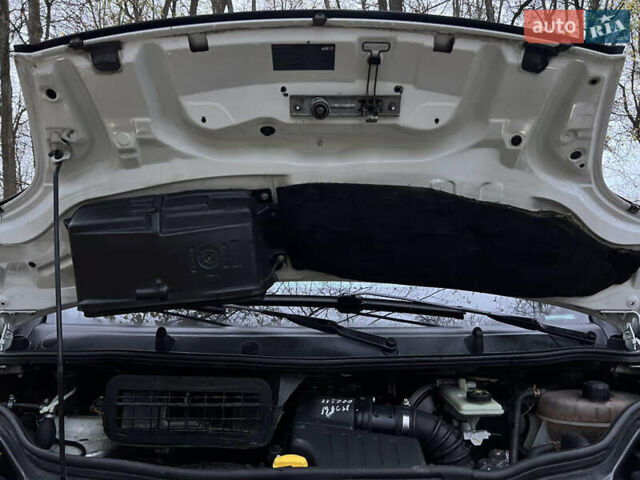 Белый Рено Трафик, объемом двигателя 2 л и пробегом 400 тыс. км за 9200 $, фото 23 на Automoto.ua