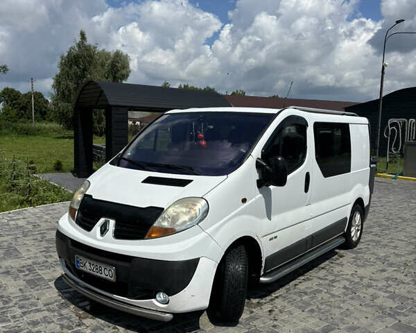 Белый Рено Трафик, объемом двигателя 2 л и пробегом 450 тыс. км за 7700 $, фото 17 на Automoto.ua