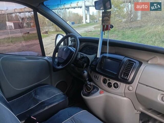 Білий Рено Трафік, об'ємом двигуна 2 л та пробігом 250 тис. км за 7500 $, фото 3 на Automoto.ua