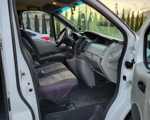 Белый Рено Трафик, объемом двигателя 0 л и пробегом 257 тыс. км за 8200 $, фото 4 на Automoto.ua