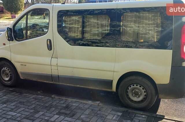 Белый Рено Трафик, объемом двигателя 2 л и пробегом 220 тыс. км за 7200 $, фото 2 на Automoto.ua