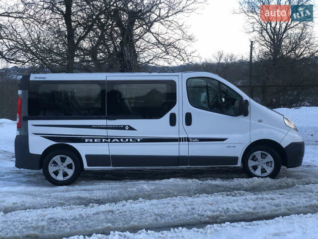 Белый Рено Трафик, объемом двигателя 2 л и пробегом 245 тыс. км за 7499 $, фото 3 на Automoto.ua