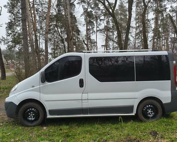 Білий Рено Трафік, об'ємом двигуна 2 л та пробігом 281 тис. км за 9000 $, фото 2 на Automoto.ua