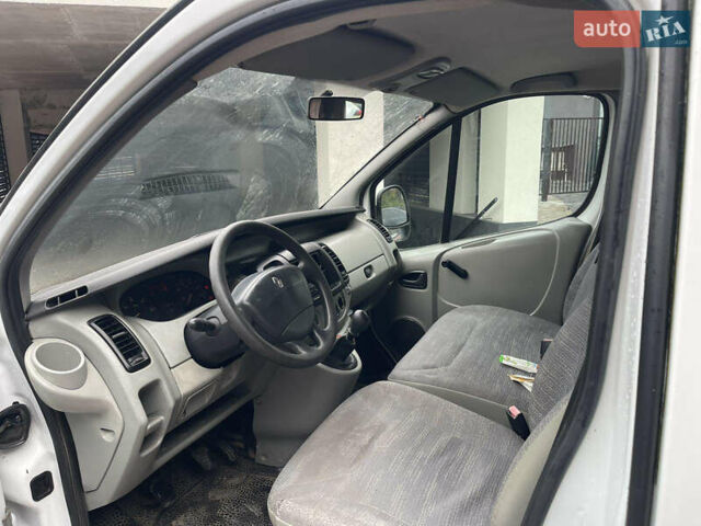 Білий Рено Трафік, об'ємом двигуна 2 л та пробігом 240 тис. км за 8200 $, фото 9 на Automoto.ua