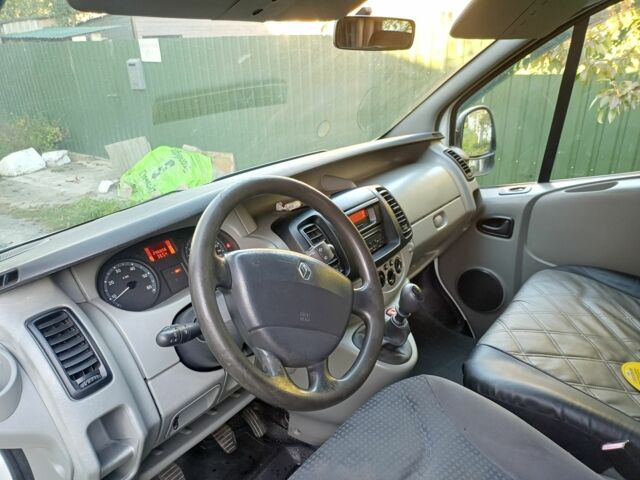 Белый Рено Трафик, объемом двигателя 2 л и пробегом 300 тыс. км за 8000 $, фото 5 на Automoto.ua