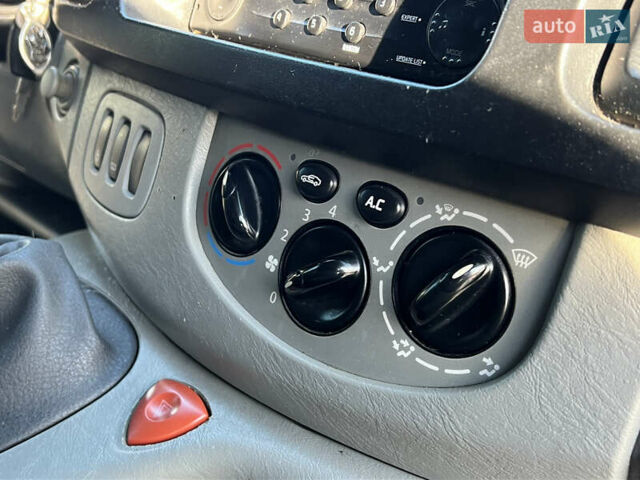 Белый Рено Трафик, объемом двигателя 2 л и пробегом 470 тыс. км за 8650 $, фото 36 на Automoto.ua