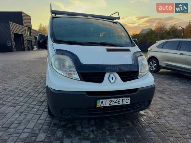 Белый Рено Трафик, объемом двигателя 2 л и пробегом 412 тыс. км за 8500 $, фото 1 на Automoto.ua