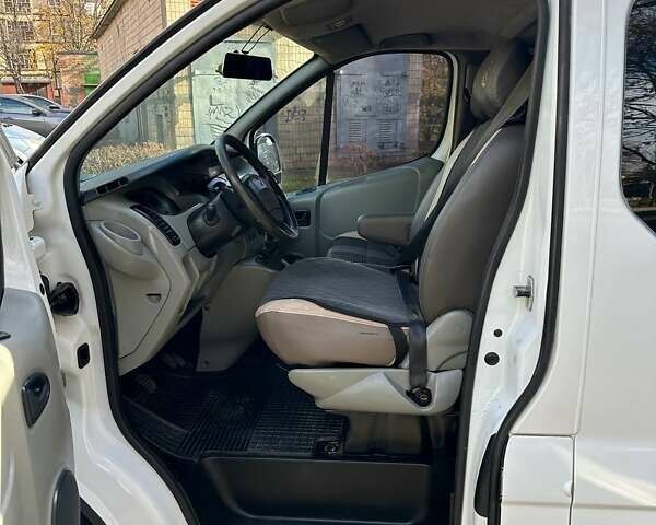 Белый Рено Трафик, объемом двигателя 2 л и пробегом 250 тыс. км за 8700 $, фото 28 на Automoto.ua