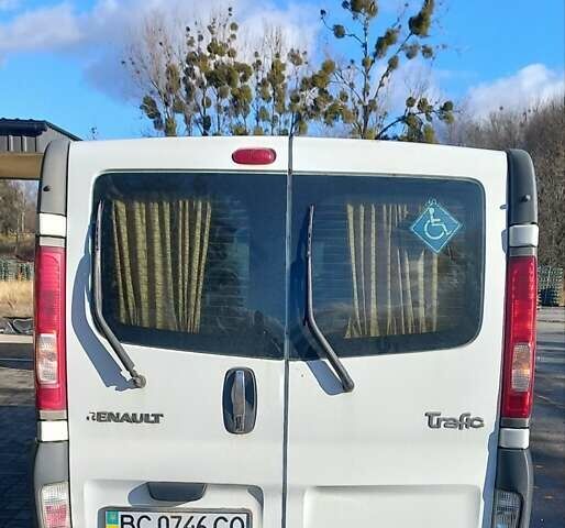 Белый Рено Трафик, объемом двигателя 2 л и пробегом 220 тыс. км за 7200 $, фото 4 на Automoto.ua