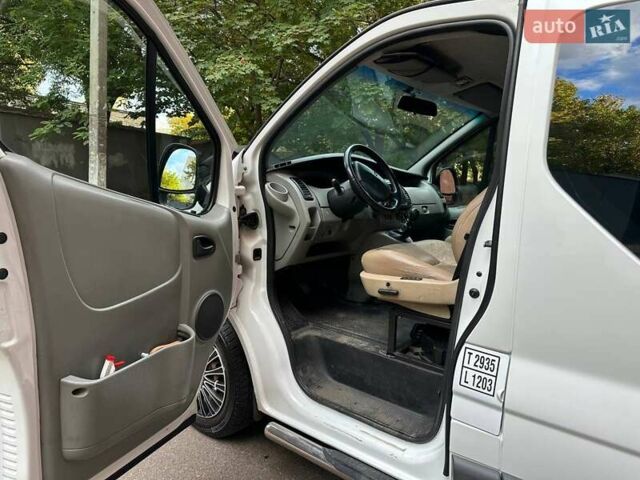 Білий Рено Трафік, об'ємом двигуна 2 л та пробігом 318 тис. км за 7400 $, фото 2 на Automoto.ua