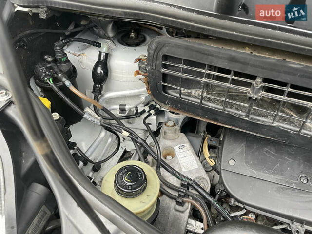 Белый Рено Трафик, объемом двигателя 1.9 л и пробегом 327 тыс. км за 8450 $, фото 24 на Automoto.ua