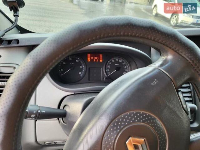 Рено Трафик 2007 в Надворной на Automoto.ua Белый Рено Трафик, объемом двигателя 2 л и пробегом 257 тыс. км за 8200 $, фото 7 на Automoto.ua