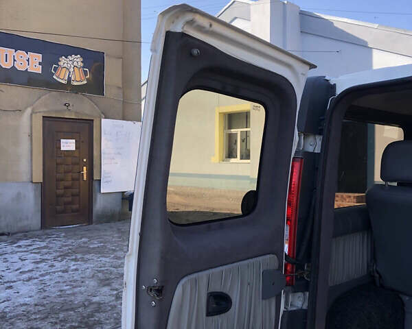 Белый Рено Трафик, объемом двигателя 2 л и пробегом 290 тыс. км за 8000 $, фото 11 на Automoto.ua