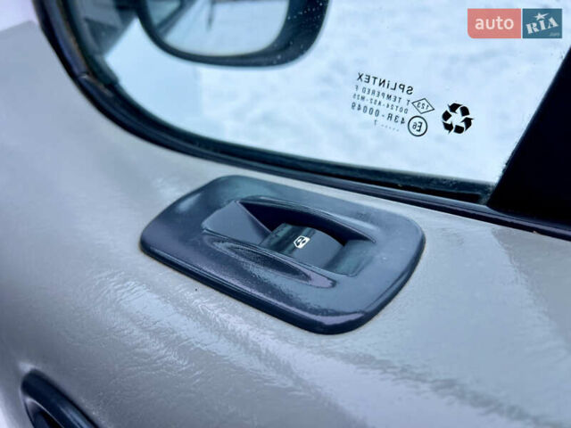 Белый Рено Трафик, объемом двигателя 2 л и пробегом 274 тыс. км за 7499 $, фото 21 на Automoto.ua