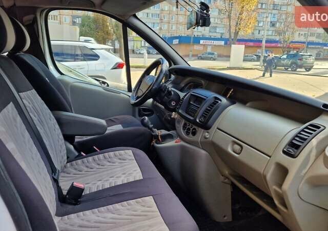 Белый Рено Трафик, объемом двигателя 2 л и пробегом 243 тыс. км за 6700 $, фото 9 на Automoto.ua