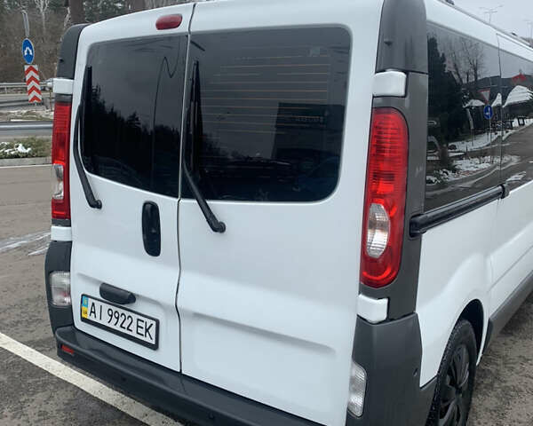 Білий Рено Трафік, об'ємом двигуна 2 л та пробігом 750 тис. км за 9000 $, фото 2 на Automoto.ua